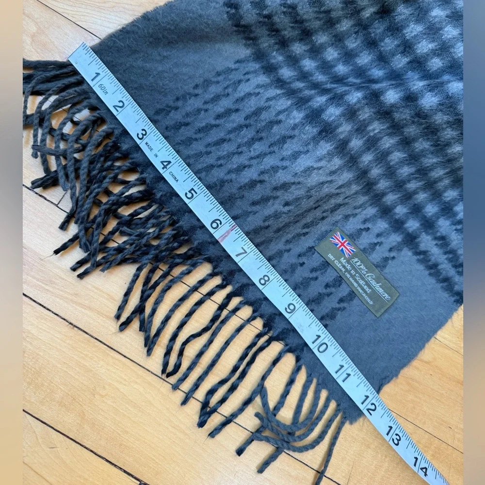 100% Cashmere Scarf Made in Scotland Gray Plaid Fringe